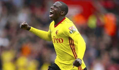 Gelandang Watford, Abdoulaye Doucoure merayakan golnya ke gawang Southampton pada laga Liga Primer di Stadion St Mary's, Sabtu (9/9). Watford menang 2-0.