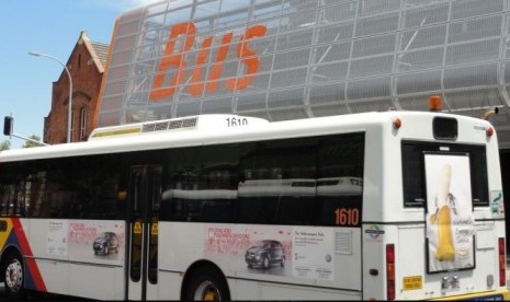 Gelandangan sekarang boleh menginap di Terminal Bus di Franklin Street Adelaide untuk berlindung dari hujan dan cuaca dingin. 