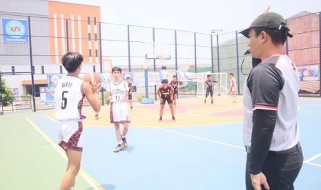 Gelaran BSI Flash (Festival dan Liga Antar Sekolah) Sport Competition 2024 Bekasi, akan mempertandingkan 53 tim dari SMA/SMK/MA Sederajat dalam setiap cabang olahraga (cabor). Salah satunya pada cabor bola basket yang berlangsung pada 17 - 18 Oktober 2023, di Sport Center Universitas BSI (Bina Sarana Informatika) kampus Bekasi dan mempertandingkan 14 tim.