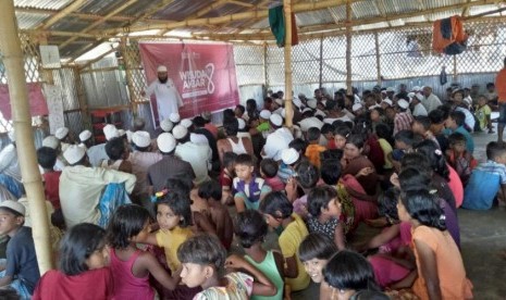 Gelaran menghafal Alquran bersama ini dilangsungkan di Masjid Al Mansur, di Cox's Bazar, Bangladesh.