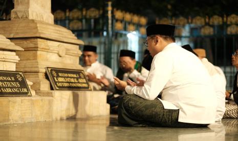 Gemira menggelar sholawat bersama di Alun-Alun Kabupaten Demak, Jateng pada Kamis (16/11/2023) malam WIB 