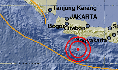 Gempa bumi susulan berkekuatan 5, 5 skala ricther kembali mengguncang barat daya Kabupaten Tasikmalaya, Jawa Barat, Jumat (15/6) dini hari. 