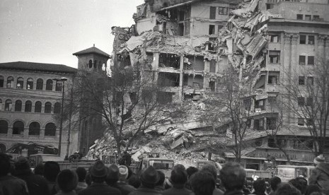 Gempa di Bucharest, Rumania pada 1977 yang menewaskan 1.500 jiwa.