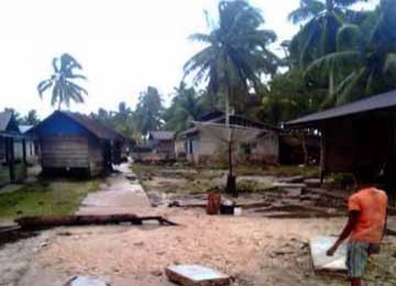 Gempa disertai tsunami Mentawai