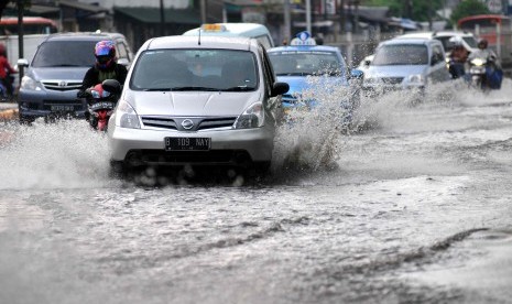 Genangan air yang terjadi usai hujan lebat.