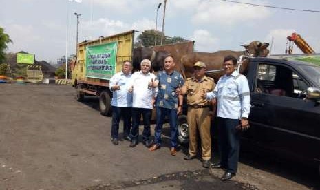 General Manager (GM) PT Bukit Asam (PTBA) Tbk Unit Dermaga Kertapati , Selasa (21/8) menyerahkan bantuan hewan kurban Idul Adha 1439 H kepada Lurah Kertapati Mugi Hertanto. Pada Idul Adha 2018, BUMN batu bara tersebut melalui Unit Dermaga Kertapati mendistribusikan bantuan 16 ekor sapi kepada warga sekitar ring I perusahaan.