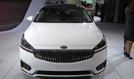 Generasi kedua sedan KIA  Cadenza 