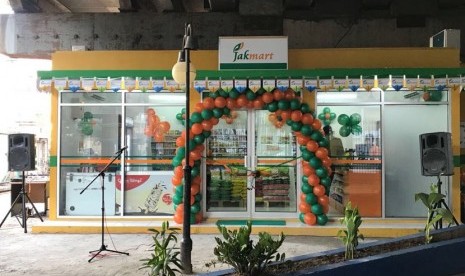 Gerai Jakmart di UPB Pasar Glodok,, Kecamatan Taman Sari, Jakarta Barat.