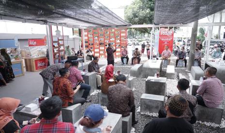 Gerai makanan atau food court di Bogor Creative Center(BCC) tepat disamping Kantor Kejaksaan Negeri (Kejari) Kota Bogor diresmikan. Ke depan, Pemerintah Kota (Pemkot) Bogor akan menambah beberapa gerai food court lagi untuk para pelaku Usaha Mikro Kecil dan Menengah (UMKM).