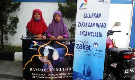 Gerai zakat LAZ Al Azhar di salah satu SPBU Wonogiri, Jawa Tengah.