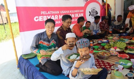 Gerakan Anak Suka Makan Ikan Laznas LMI.