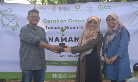 Gerakan Green Waqf, Aqsa Farm Tazkia, Tim Pengmas FEB UI, dan WaCIDS menginisiasi penanaman bibit Tamanu di atas lahan wakaf pada Ahad (5/5/2024) lalu.