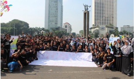 Gerakan Kampanye Nasional (Kamnas) Ekonomi Syariah di acara car free day Jakarta, Ahad (28/4).