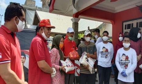 Gerakan Pemuda Kalimantan Tengah (Kalteng) Melawan Covid-19 kembali mendistribusikan paket sembako gratis.