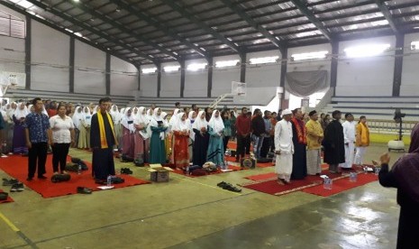 Gerakan Pemuda Membaca Kitab Suci (GPMKS) di GOR Stadion Maulana Yusuf, Kota Serang, Selasa (21/11).