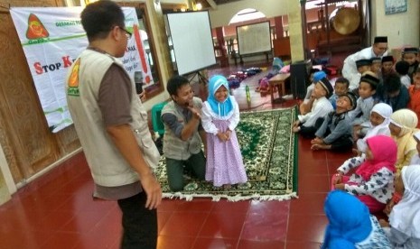 Gerakan Pendongeng untuk Kemanusian (Geppuk) melakukan edukasi Setop Kekerasan Pada Anak (SKPA)