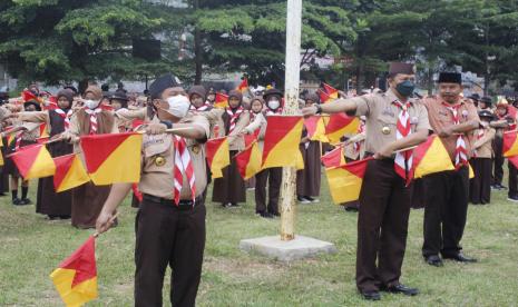 Gerakan Pramuka Kwartir Ranting (Kwarran) Parung, Bogor, menyelenggarakan Gelar Senja tahap I, Jumat  (25/3) petang.