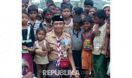 Gerakan Pramuka melakukan misi kemanusiaan untuk membantu para korban bencana kemanusiaan yang dialami Etnis Rohingya. Pramuka bahkan berhasil menembus tiga lokasi untuk mendistribusikan bantuan. 