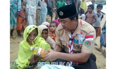 Gerakan Pramuka melakukan misi kemanusiaan untuk membantu para korban bencana kemanusiaan yang dialami Etnis Rohingya. Pramuka bahkan berhasil menembus tiga lokasi untuk mendistribusikan bantuan. 