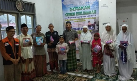 Gerakan Subuh Berjamaah. Kegiatan Gerakan Subuh Berjamaah yang diinisiasi Rumah Zakat di  Masjid Al Ikhlas, Dusun Trukan, Padukuhan Pacarejo, Kabupaten Gunungkidul,  DIY, Selasa (5/2).