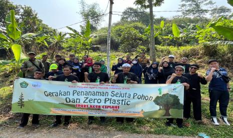 Gerakan Tanam Sejuta Pohon, dilakukan pada Hari Kamis (30/5/2024) di kampung Cireundeu