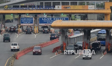 Gerbang Exit Tol Cileunyi. 