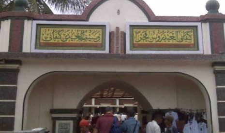 Gerbang masuk Masjid Luar Batang