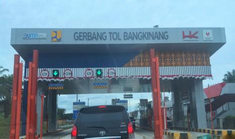 Gerbang tol Bangkinang-Pekanbaru. Perumahan Rakyat (PUPR) Basuki Hadimuljono mengatakan akan melanjutkan Jalan Tol Pekanbaru-Bangkinang sampai dengan Pangkalan sebagai bagian dari Jalan Tol Trans Sumatera. 