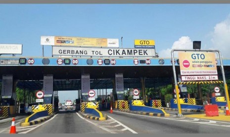 Gerbang Tol Cikampek.