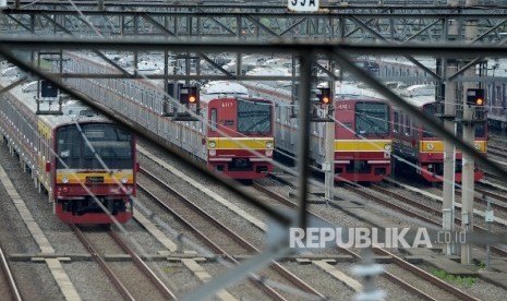 Gerbong KRL parkir di Depo KRL Depok, Jawa Barat, Jumat (27/1).