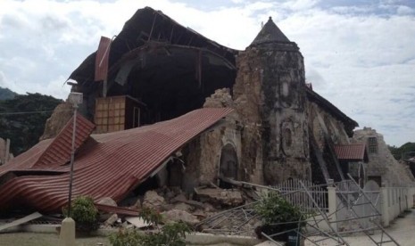 Gereja hancur di Filipina akibat gempa berkekuatan 7,2 SR, Selasa (15/10)