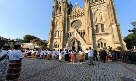 Gereja Katedral menyambut kedatangan Paus Fransisksu