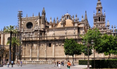 Gereja Santa Maria de la Sede di Sevilla, awalnya sebuah masjid agung.