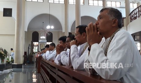 Ibadah Natal yang tahun lalu penuh dengan jemaat, tidak akan terjadi tahun ini. Gereja di Kota Bekasi harus membatasinya jemaatnya hingga 25 persen kapasitas ruang akibat pandemi Covid-19.