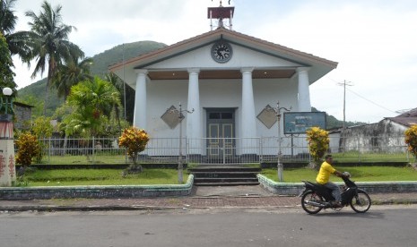 Gereja Tua Neira di Banda Neira.