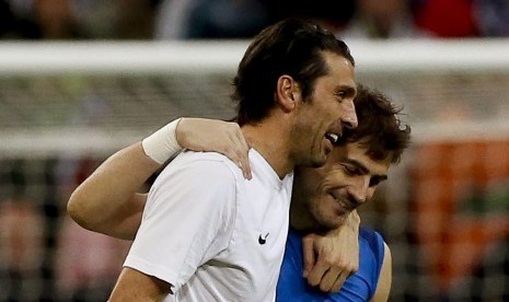 Gianluigi Buffon dan Iker Casillas.