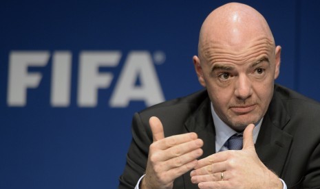 Gianni Infantino mengatakan, FIFA menggandeng WHO memerangi virus corona.