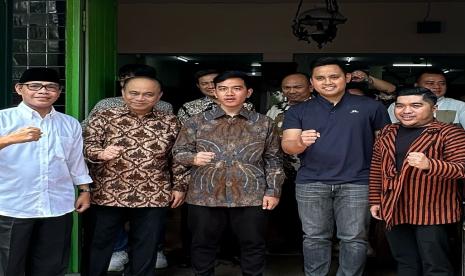 Gibran bersama Relawan Desa Indonesia