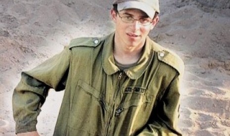 Gilad Shalit, serdadu muda Zionis yang ditahan Hamas di Jalur Gaza.