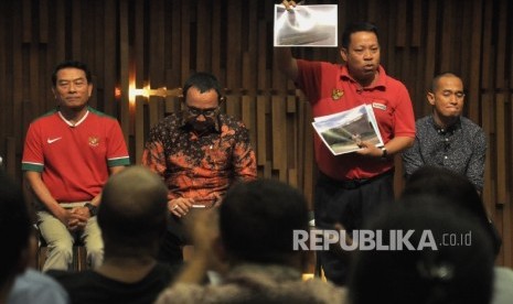 Sarman El Hakim (kedua kanan) menyampaikan visi misinya pada acara Debat Calon Ketua Umum (Ketum) PSSI 2016-2020 di Jakarta.