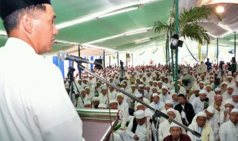 Gita Wirjawan menghadiri Haul Abuya Assayid Muhammad Bin Alwi Al Maliki Al Hasani di Pondok Pesantren Darullghah Wadda'wah, Kecamatan Bangil, Kabupaten Pasuruan.