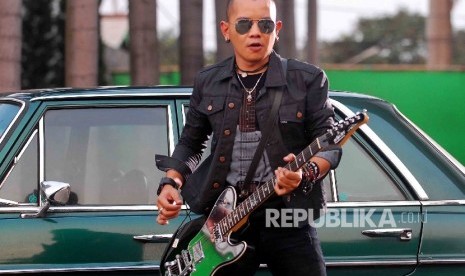 Gitaris band Kotak, Cella.