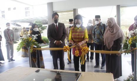 GKR Hemas saat meresmikan operasional Gedung Zam Zam RSIY PDHI.