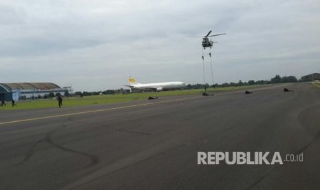 Gladi Bersih HUT TNI AU ke-71 di Lanud Halim Perdana Kusuma, Jakarta Timur, Jumat (7/4).