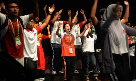 Gladi Bersih IFLC: Peserta melakukan gladi bersih untuk acara Interntional Festival of language and Culture (IFLC) di Taman Ismail Marzuki, Jakarta, Jumat (10/4).