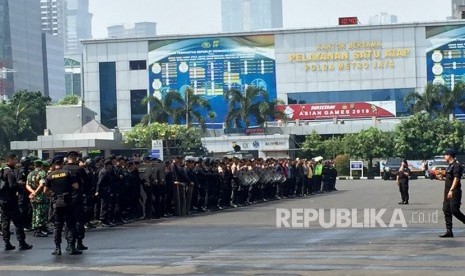 [Ilustrasi] Gladi resik simulasi pengamanan terorisme Asian Games 2018 di Lapangan Ditlantas Polda Metro Jaya, Jumat (27/7). 