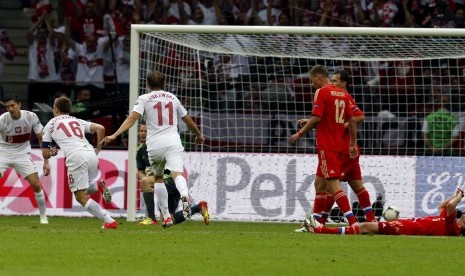 Gol cantik pemain Polandia Blaszczykowski ke gawang Rusia