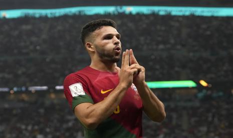 Goncalo Ramos dari Portugal merayakan setelah mencetak gol kelima timnya selama pertandingan sepak bola babak 16 besar Piala Dunia 2022 antara Portugal dan Swiss, di Stadion Lusail di Lusail, Qatar, Selasa, 6 Desember 2022. 