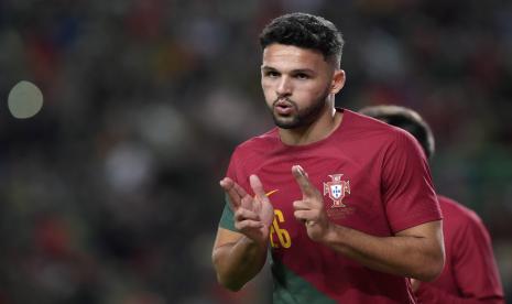  Goncalo Ramos dari Portugal merayakan setelah mencetak gol ketiga timnya selama pertandingan sepak bola persahabatan internasional antara Portugal dan Nigeria di stadion Jose Alvalade di Lisbon, Kamis, 17 November 2022. Tim Portugal akan berangkat ke Qatar pada hari Jumat untuk mengikuti Piala Dunia.