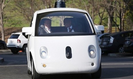 Google Self Driving yang mencatat 2 juta mil perjalanan.